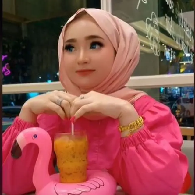 Selebgram Herlin Kenza Dikecam Warganet Usai Laporkan Barista karena Diangap Kurang Ramah