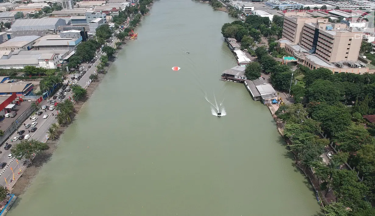 Pemandangan dari atas kawasan Danau Sunter, Jakarta Utara, Jumat (23/2). Danau Sunter akan menjadi lokasi penyelenggaraan Festival Danau Sunter pada Minggu (25/2/2018). (Liputan6.com/Arya Manggala)