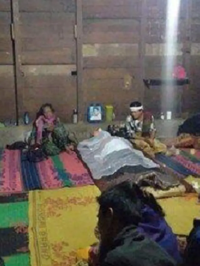 Bikin Haru, Pemuda Tinggalkan Jenazah Ayahnya Demi Ikuti Tes Anggota Kepolisian.