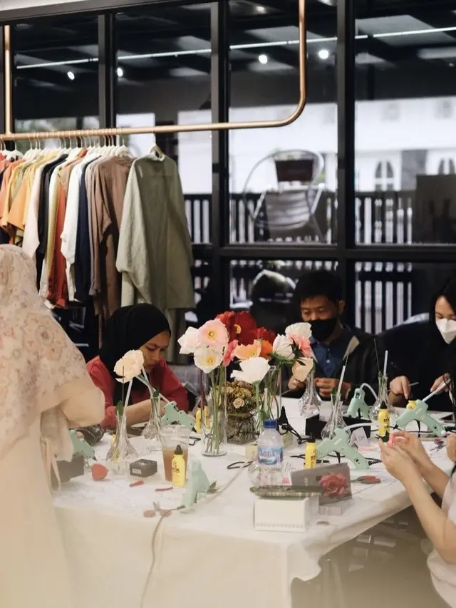 Antusias bunga kertas yang makin ramai