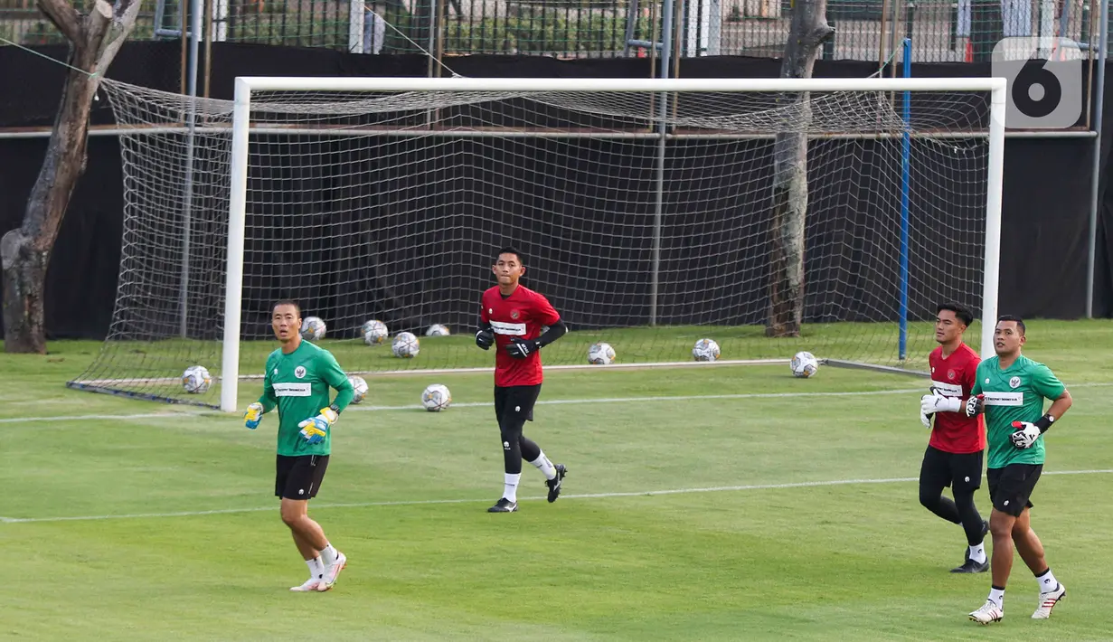 Skuad Garuda menjalani latihan Kamis pukul 17.00 WIB. (Liputan6.com/Herman Zakharia)