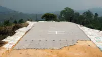 Sebuah Helipad dibangun di puncak Gunung Padang, Cianjur, Jawa Barat, (20/9/2014). (Liputan6.com/Helmi Fithriansyah)