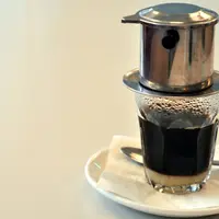 Penasaran dengan kasus kematian Wayan Mirna yang melibatkan Jessica Wongso? Simak terus sambil minum Kopi Vietnam. Ini resepnya.