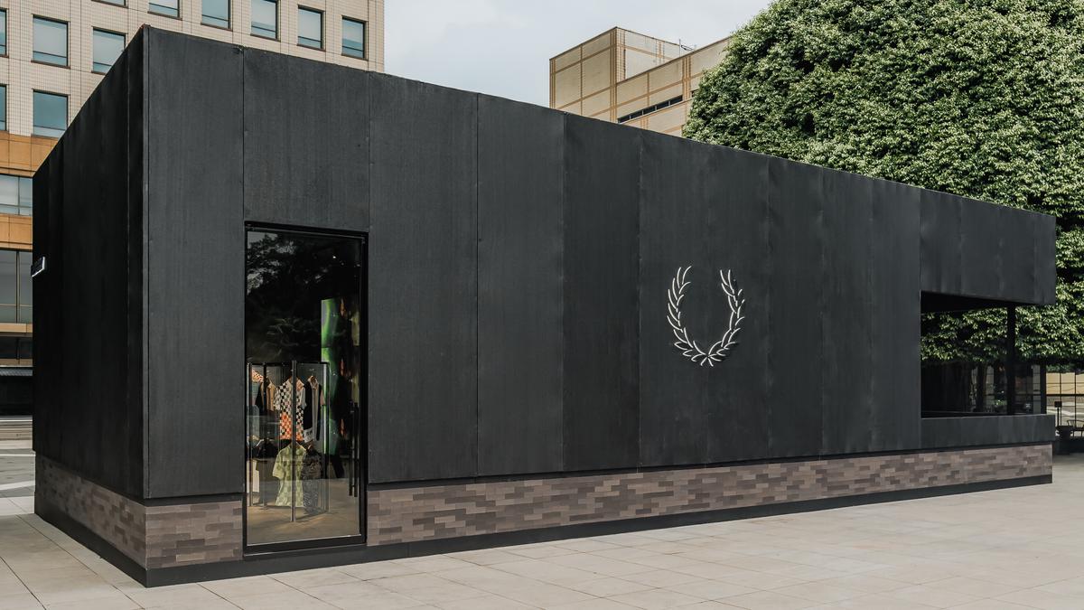 Fred Perry Hadirkan “DNA Exhibition” di Plaza Senayan, Rayakan Perjalanan dari Lapangan Tenis ke Ikon Subkultur