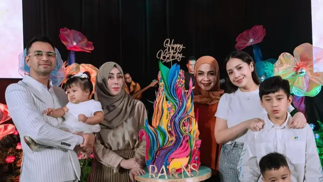 Suasana penuh haru di ulang tahun Raffi dan Nagita. (credit:instagram.com/raffinagita1717)