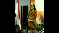 Puan Maharani selaku Menko Kesra baru memberikan pidato usai serah terima jabatan, Jakarta, Selasa (28/10/2014). (Liputan6.com/Andrian M Tunay)