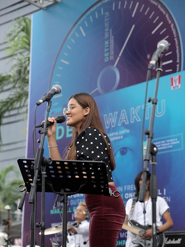 [Fimela] Monita Tahalea