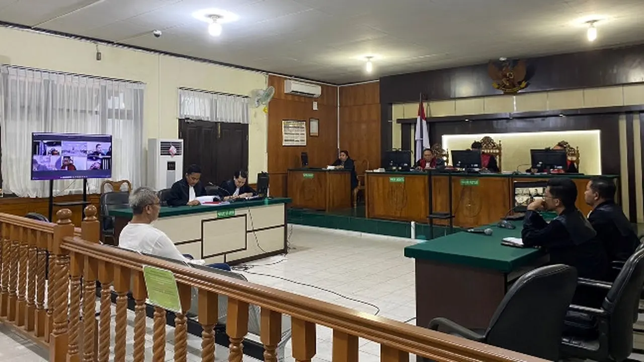 Persidangan petinggi PT Siak Bumi Pusako yang didakwa korupsi penyertaan modal.