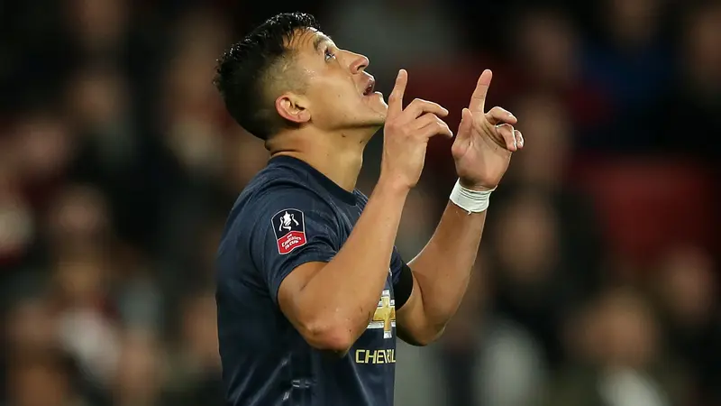 Striker Manchester United, Alexis Sanchez, merayakan gol yang dicetaknya ke gawang Arsenal. (AFP/Daniel Leal-Olivas)