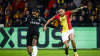 Aksi bek Timnas Indonesia, Dean James saat memperkuat Go Ahead Eagles menjamu VfB Stuttgart dalam lanjutan Liga Europa 2025/2026, (28/11/2025). (AFP/Vincent Jannink)