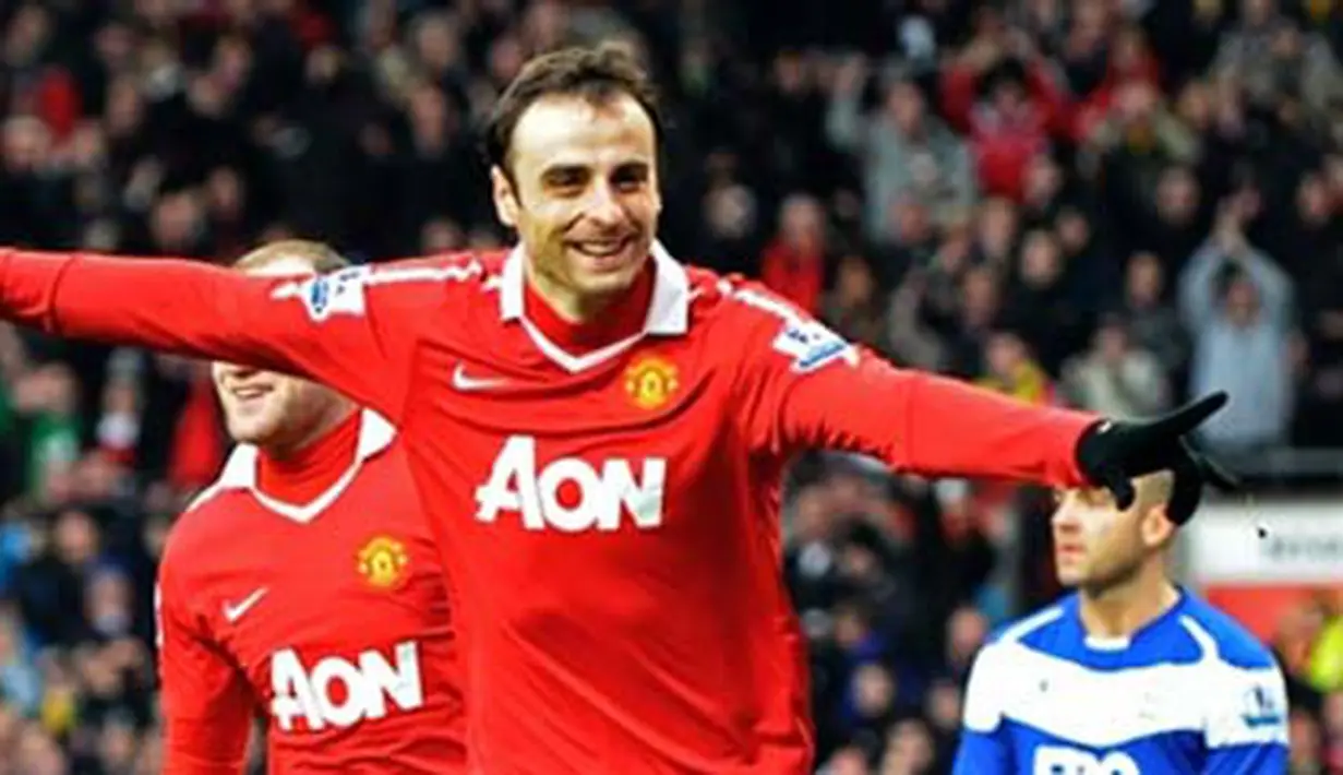 Keceriaan striker MU Dimitar Berbatov yang mencetak hat-trick ke gawang Birmingham City pada partai Liga Premier yang dimenangkan 5-0 di Old Trafford, 22 Januari 2011. AFP PHOTO/PAUL ELLIS