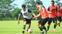 Latihan Persikabo 1973 jelang Piala Menpora 2021. (Bola.com/Nandang Permana)