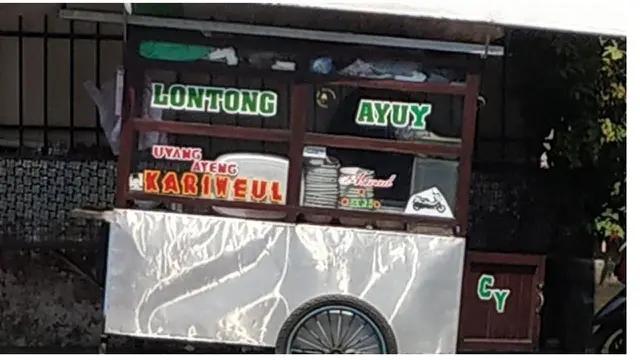 7 Tulisan Jualan Makanan Ini Sok Imut Banget, Bikin Geleng Kepala