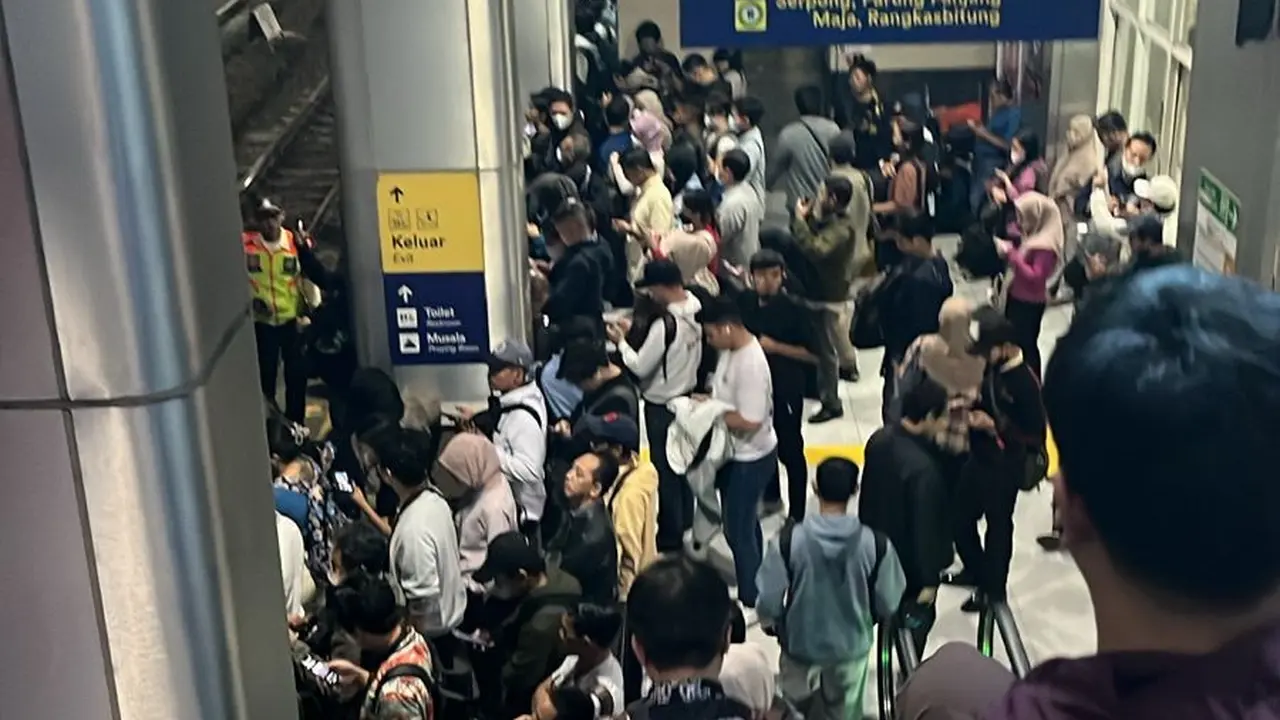 Kondisi stasiun Palmerah pasca gempa guncang Bekasi.