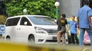 Mobil anggota DPRD DKI Jakarta menjadi sasaran amuk massa FPI, Jakarta, Jumat (3/10/2014) (Liputan6.com/Herman Zakharia)