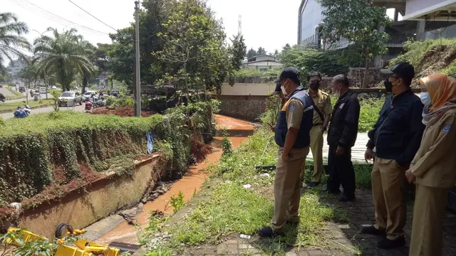 Lahan Parkir GDC Depok Longsor