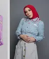 Melly Goeslaw terlihat makin percaya diri dan stylish dengan tubuh langsingnya. Penampilannya ini didukung oleh outfit andalan yang bikin Melly Goeslaw terlihat makin langsing. Seperti apa potretnya? [@melly_goeslaw]
