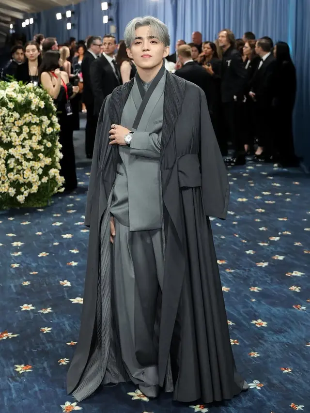 Gaya Memukau Selebritis Asia Hadir di Met Gala 2025