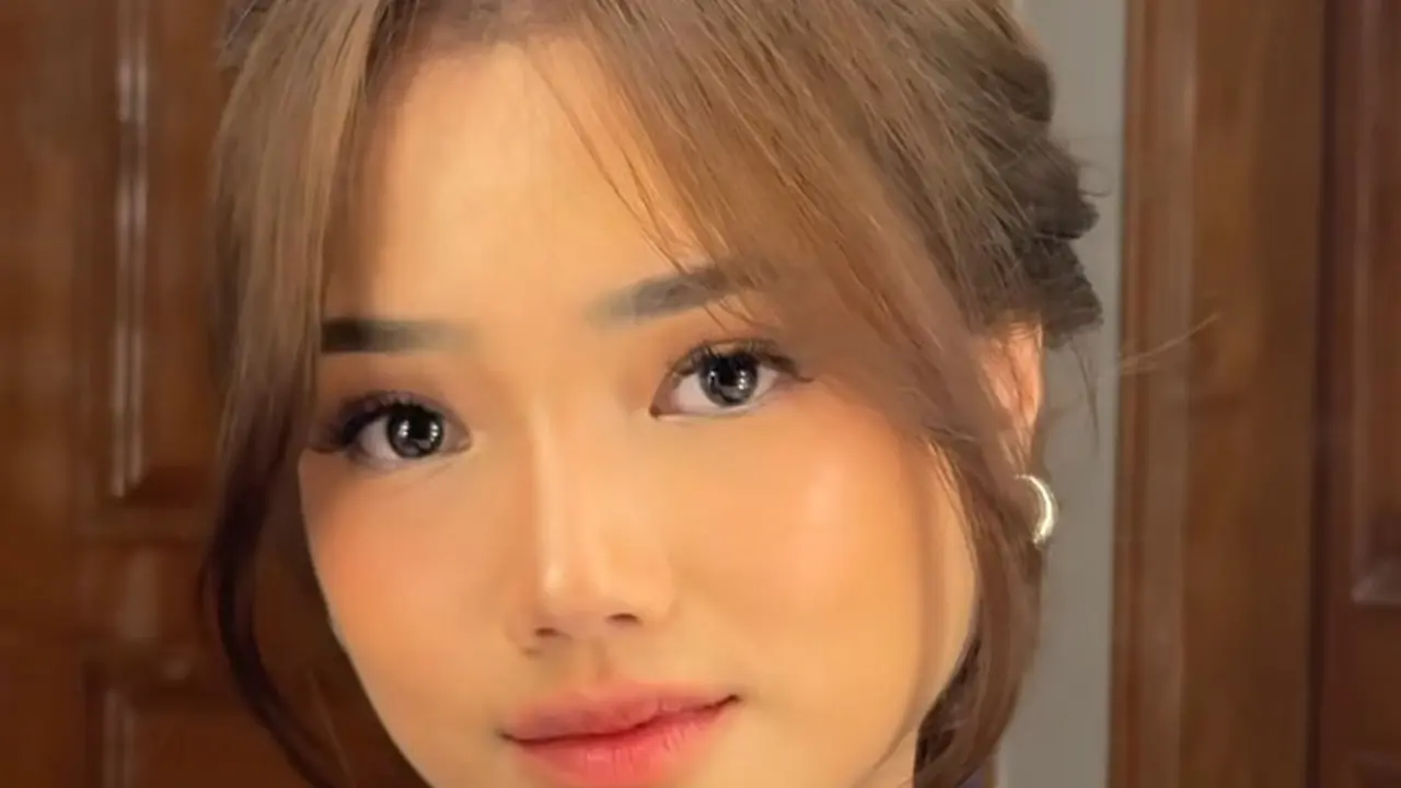Gaya Fuji An saat Buka Puasa Bareng Verrell Bramasta