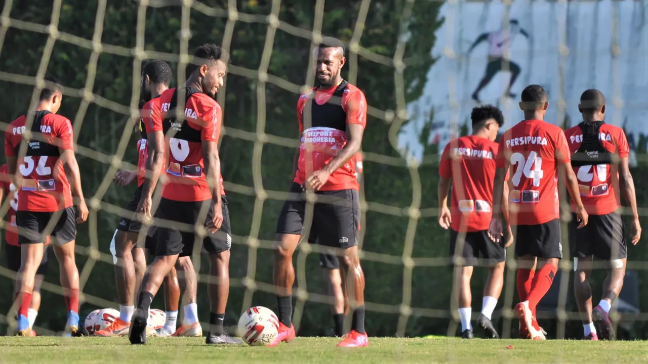 Kapten tim Persipura, Boaz Salossa