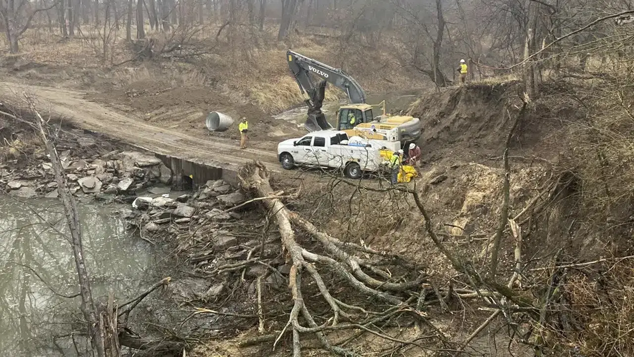 Ribuan barel minyak tumpah setelah pipa Keystone pecah di Mill Creek, Washington County, Kansas, (8/12/2022)