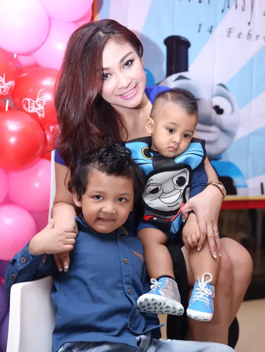 Pemain film 'The Wedding & Bebek Betutu' ini menambahkan, berdoa bersama anak yatim bisa lebih khidmat dibandingkan perayaan ulang tahun dengan pesta pora. (Andy Masela/Bintang.com)