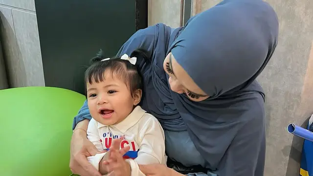 Potret Rieta Amilia Momong Lily (credit: instagram/rieta_amilia)