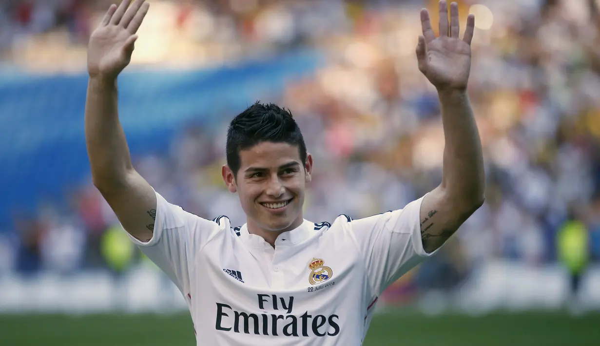 Real Madrid resmi memperkenalkan pemain terbarunya, James Rodriguez di Stadion Santiago Bernabeu, Selasa (22/7/14). (REUTERS/Juan Medina)