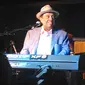 Sergio Mendes, musisi Bossa Nova asal Brasil yang meninggal dunia pada 5 September 2024. (Wikimedia Commons / RCraig09)