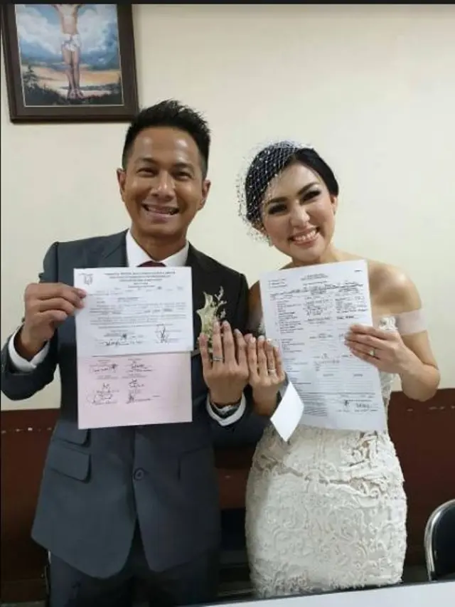 Delon, dan sang istri, Aida Chandra (Foto: Instagram/@delonthamrinofficial)