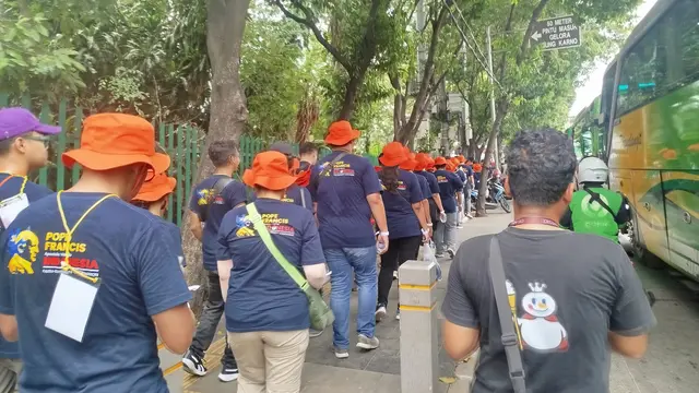 Hadiri Misa Akbar Paus Fransiskus, Umat Katolik Mulai Berdatangan di GBK Senayan