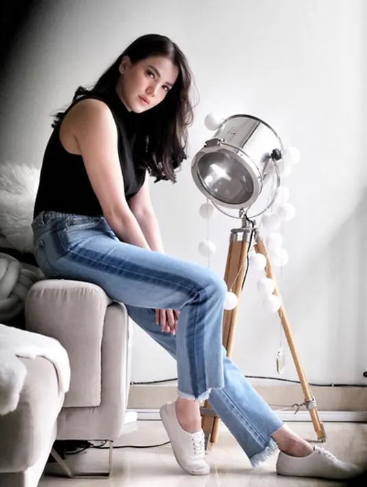 Setelah beberapa bulan kemudian, pemeran sinetron Tukang Bubur Naik Haji The Series itu akan kembali menghiasi layar kaca. Ia tak mengungkapkan judul sinetron yang akan dilakoni lantaran baru proses syuting. (Instagram/alicenorin)