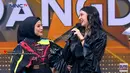 Keisya Levronka saat kolaborasi dengan Dila menyanyikan lagu "Tak Ingin Usai".  (Foto: YouTube/ Rising Star Dangdut)