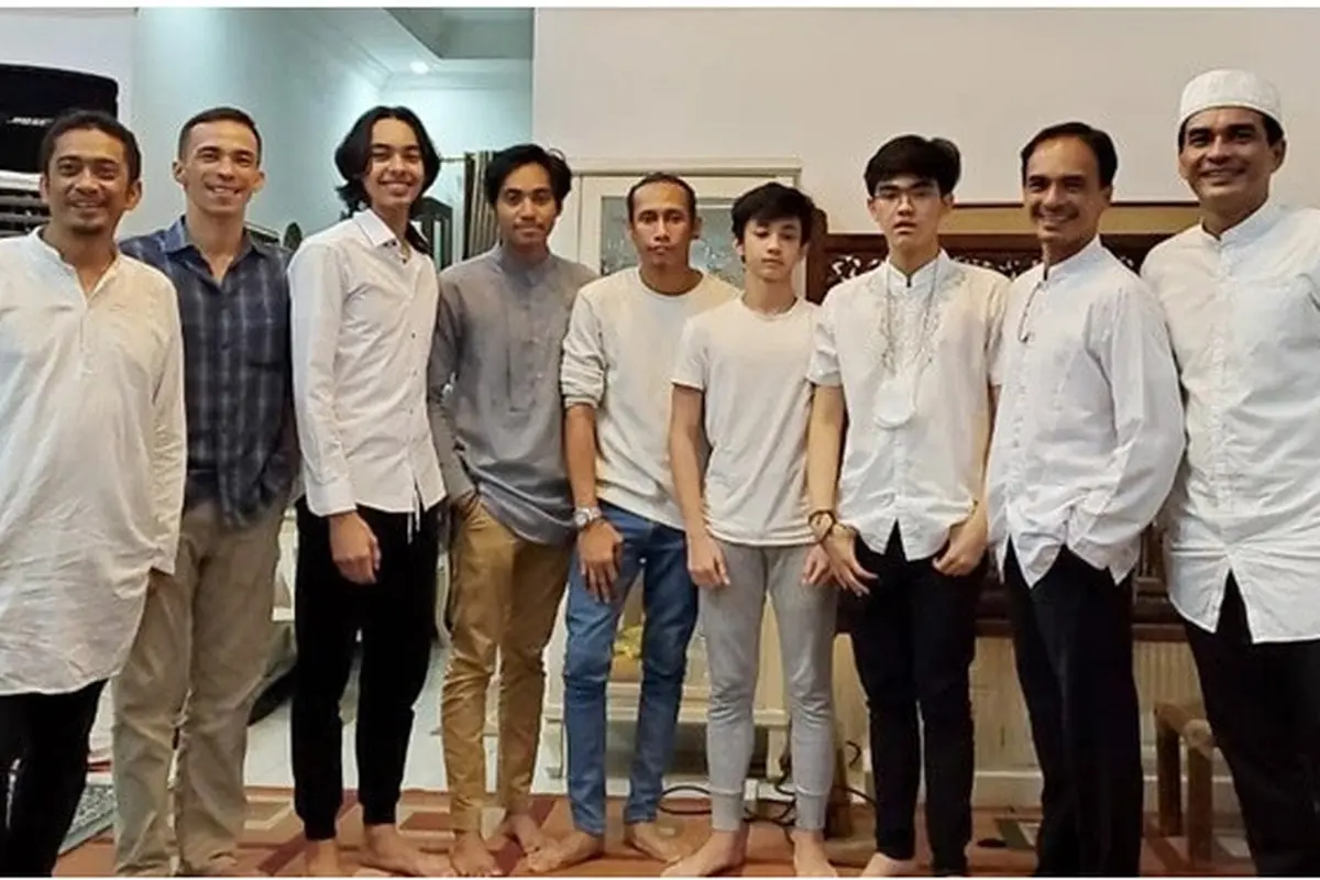 6 Momen Teddy Syach Gelar Tahlilan 40 Harian Rina Gunawan, Dihadiri Keluarga