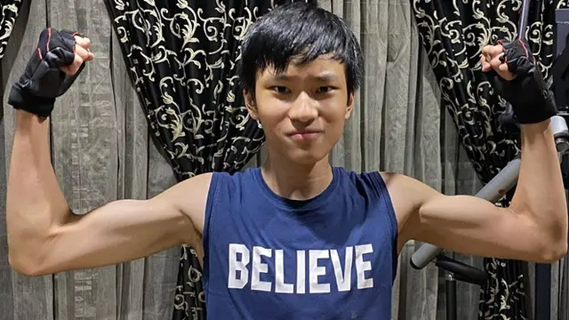 Makin Kekar dan Berotot Seperti Ayahnya, Ini 5 Potret Terbaru Azka Corbuzier