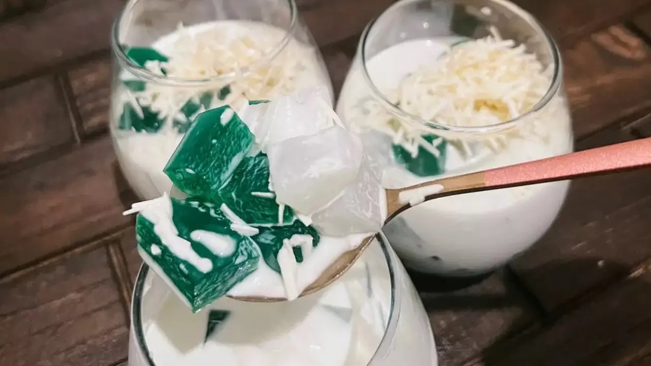 Resep es buko pandan untuk jadi menu buka puasa. (dok. Cookpad @ayyaljaidi)