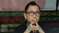 Kiki Mirano, suami dari Sheila Marcia, memenuhi panggilan Komnas Perlindungan Anak di Jakarta, Kamis (28/4).   (Liputan6.com/Herman Zakharia)
