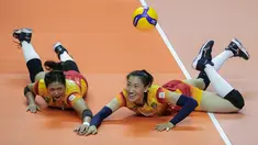 Tim putri Jakarta Elektrik PLN (JEP) menelan kekalahan untuk yang ketiga kalinya usai dibekuk Bandung BJB Tandamata dengan skor 0-3 (26-28, 22-25 dan 18-25) dalam laga lanjutan PLN Mobile Proliga 2022, Jumat (21/1/2022). (Bola.com/Bagaskara Lazuardi)