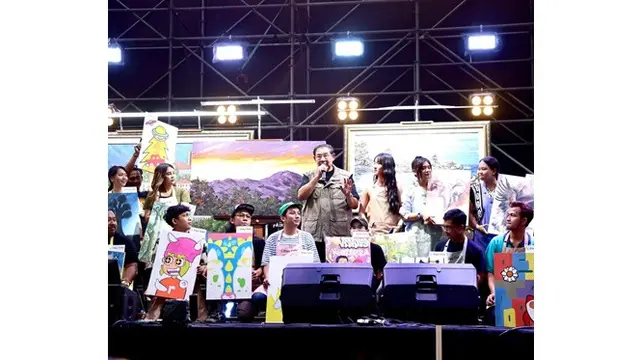6 Potret AHY dan Ibas Yudhoyono Temani SBY Melukis di Pestapora, Support Sang Ayah