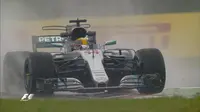 Lewis Hamilton menjadi pebalap tercepat pada sesi latihan bebas kedua F1 GP Jepang, Jumat (6/10/2017). (Twitter/F1)