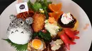 Bento berbentuk Totoro ini pasti akan membuatmu semangat untuk menyantap menu makan siangmu. (shutterstock/LinaJapanphoto63)