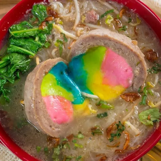 6 Potret Bakso Nyeleneh Mulai dari Warna hingga Isiannya Ini Bikin Tepuk Jidat