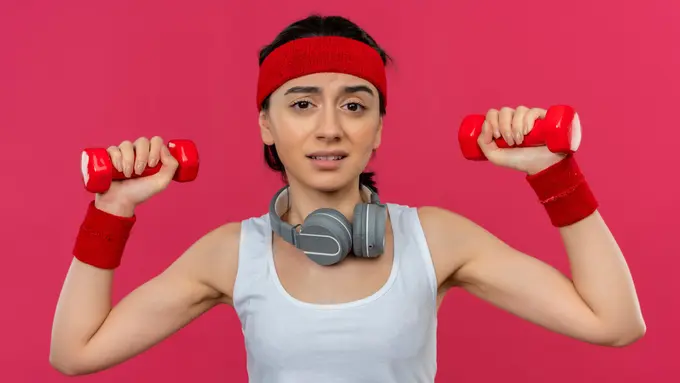 Tips Variasi Latihan Beban Ringan untuk Perempuan agar Tubuh Lebih Kuat dan Seimbang