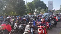 Suasana pemudik memadati arteri pantura Cirebon untuk mudik lebih awal. (Ist)