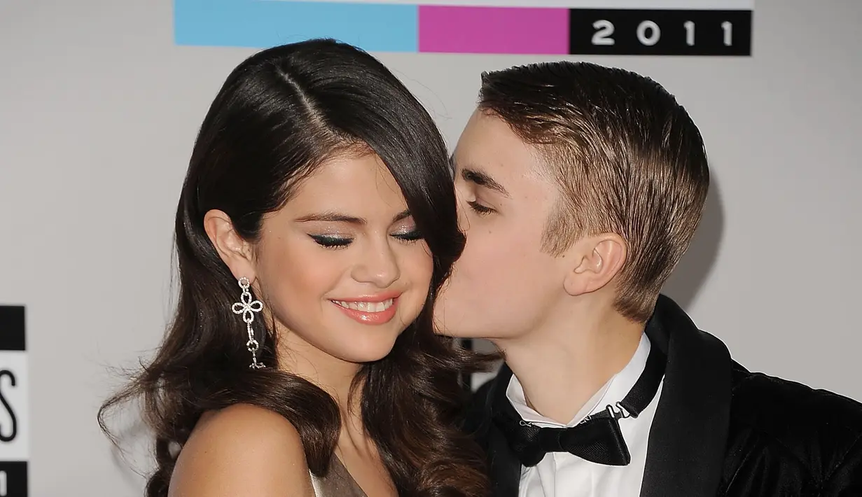 Selena Gomez harus menelan pil pahit ketika dirinya harus menerima kenyataan bahwa Justin Bieber resmi pacaran dengan Sofia Richie pada 15 Agustus 2016 lalu. (AFP/Bintang.com)