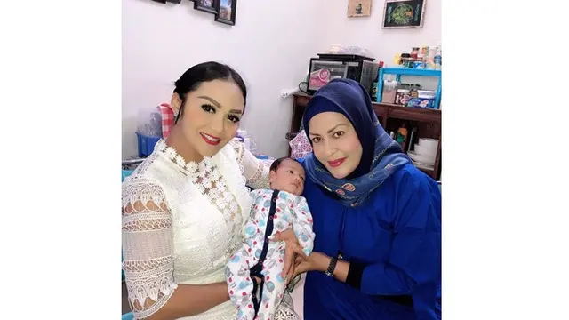 Sempat Berseteru, Ini 6 Potret Kedekatan Krisdayanti dan Mantan Istri Raul Lemos