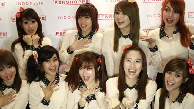 Hebat! Diguyur Hujan, Cherrybelle Tetap Manggung