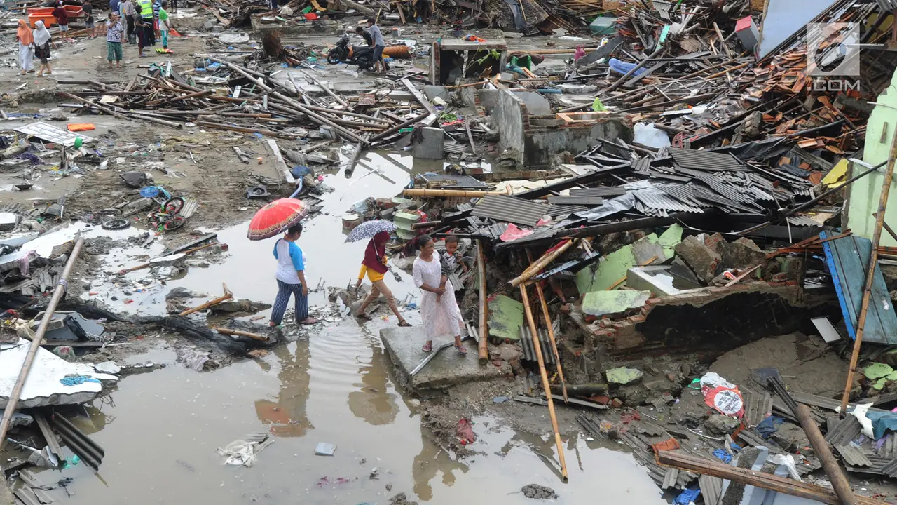 Usai Tsunami Selat Sunda, Warga Mulai Pulang Selamatkan Harta Benda