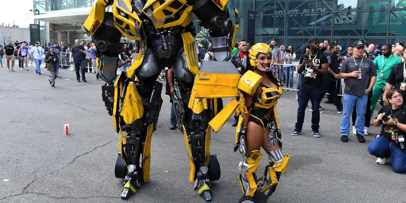 Karakter Bumblebee Seksi Ramaikan New York Comic Con 2017