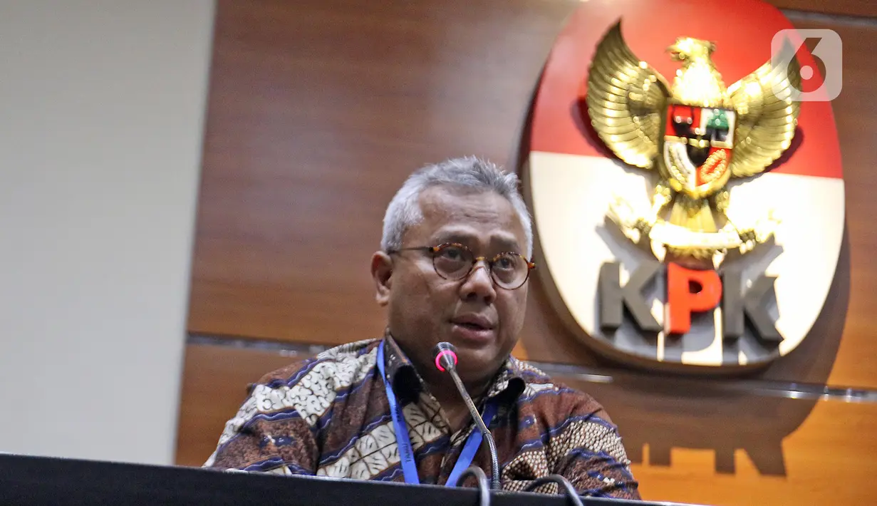 Ketua KPU, Arief Budiman memberi keterangan terkait OTT terhadap Komisioner KPU Wahyu Setiawan di Gedung KPK, Jakarta, Kamis (9/1/2020). KPK menetapkan Wahyu Setiawan sebagai tersangka suap terkait penetapan pergantian antar waktu anggota DPR 2019-2024. (Liputan6.com/Herman Zakharia)